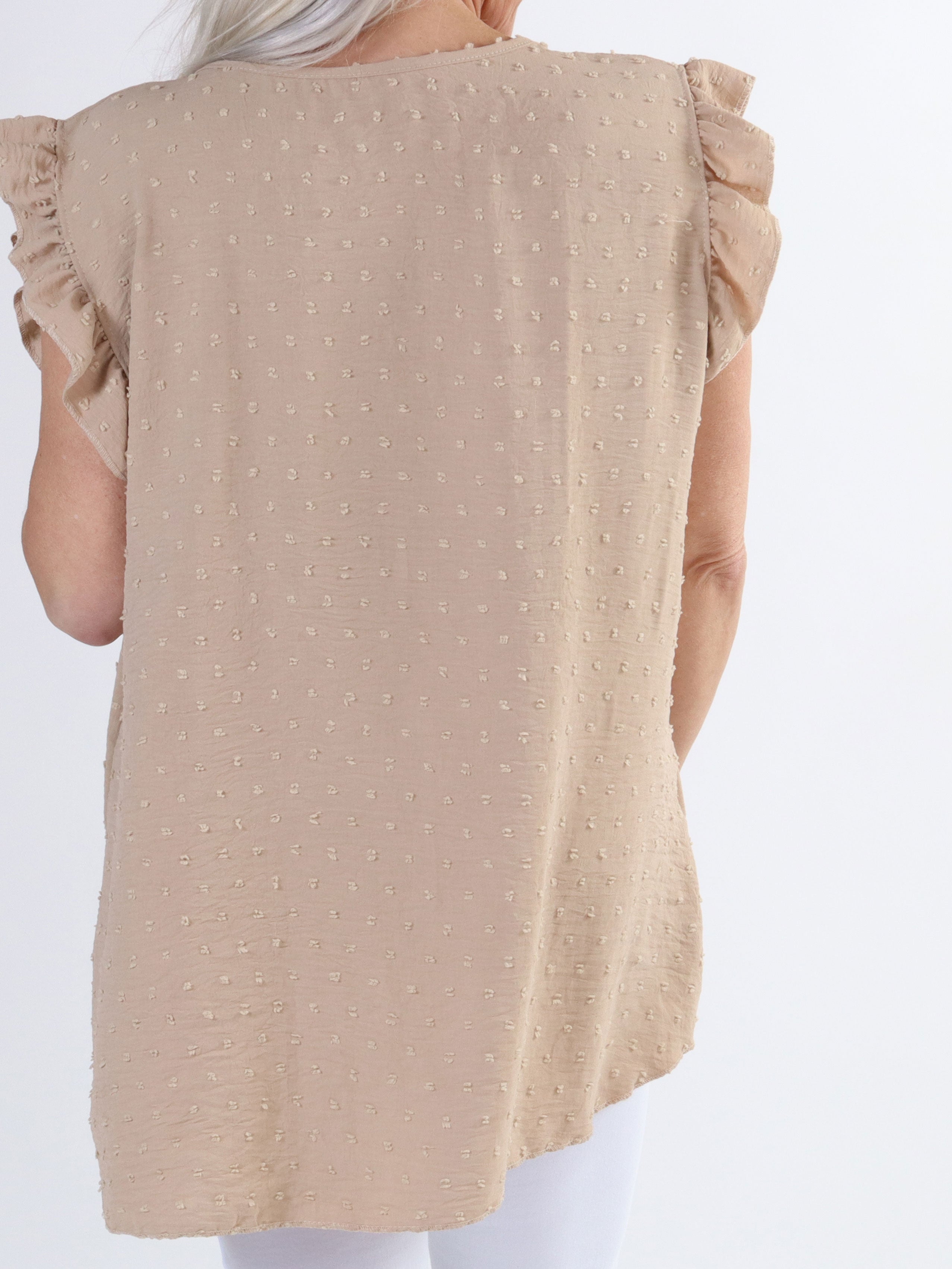 Evig - Sød plus size tunika med prikker og flæseærmer